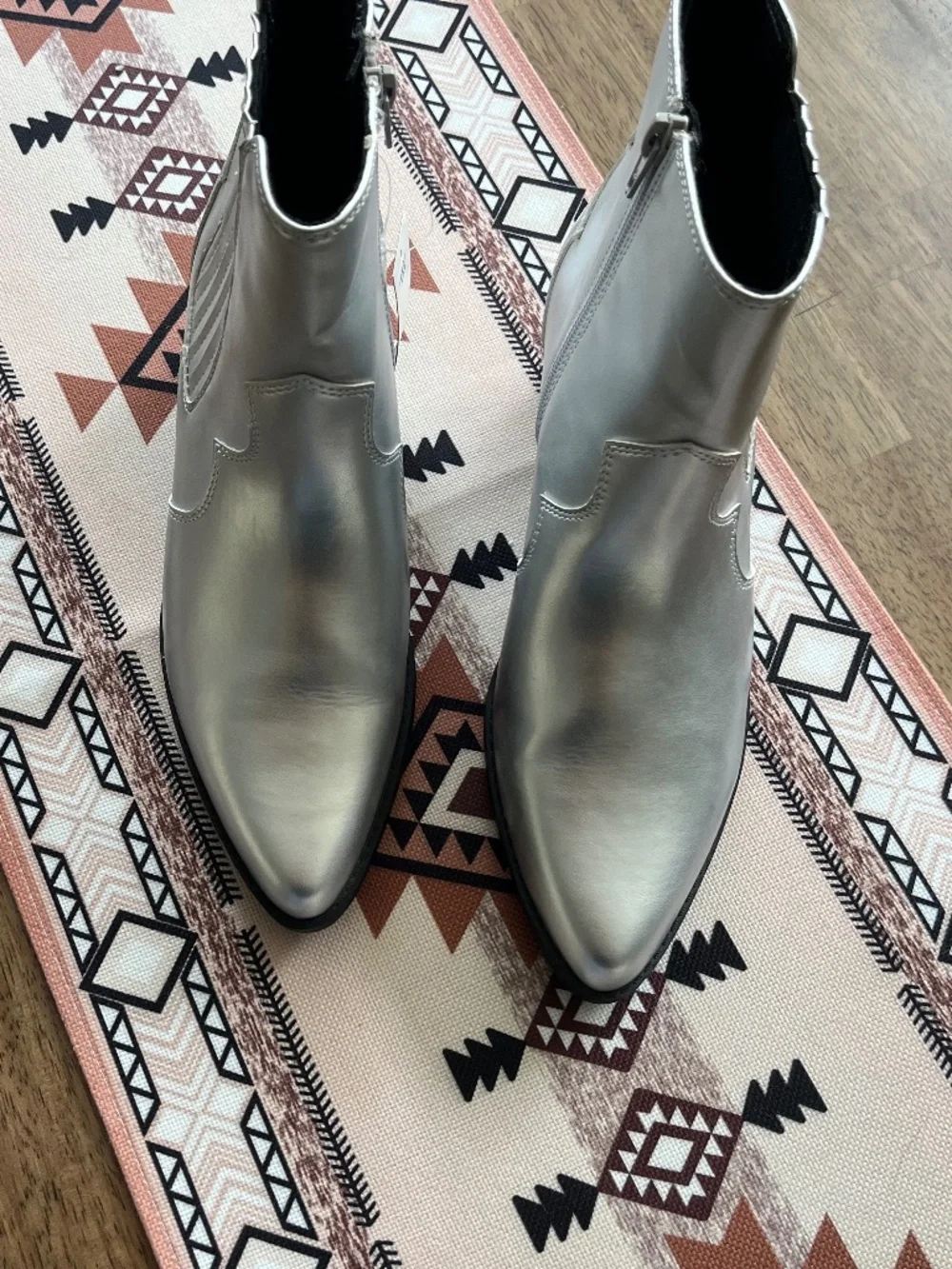 No Boundaries stylish silver